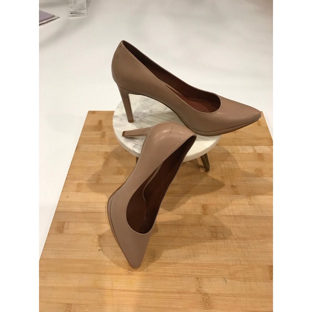 Cole Haan leather taupe heels size 5 1/2 b